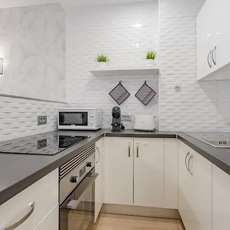 Modern And Cozy In Cristianos Appartamento *